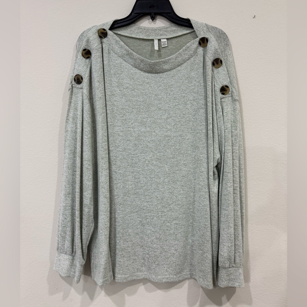 Stylish Light Green Button-Accent Sweatshirt - image 1